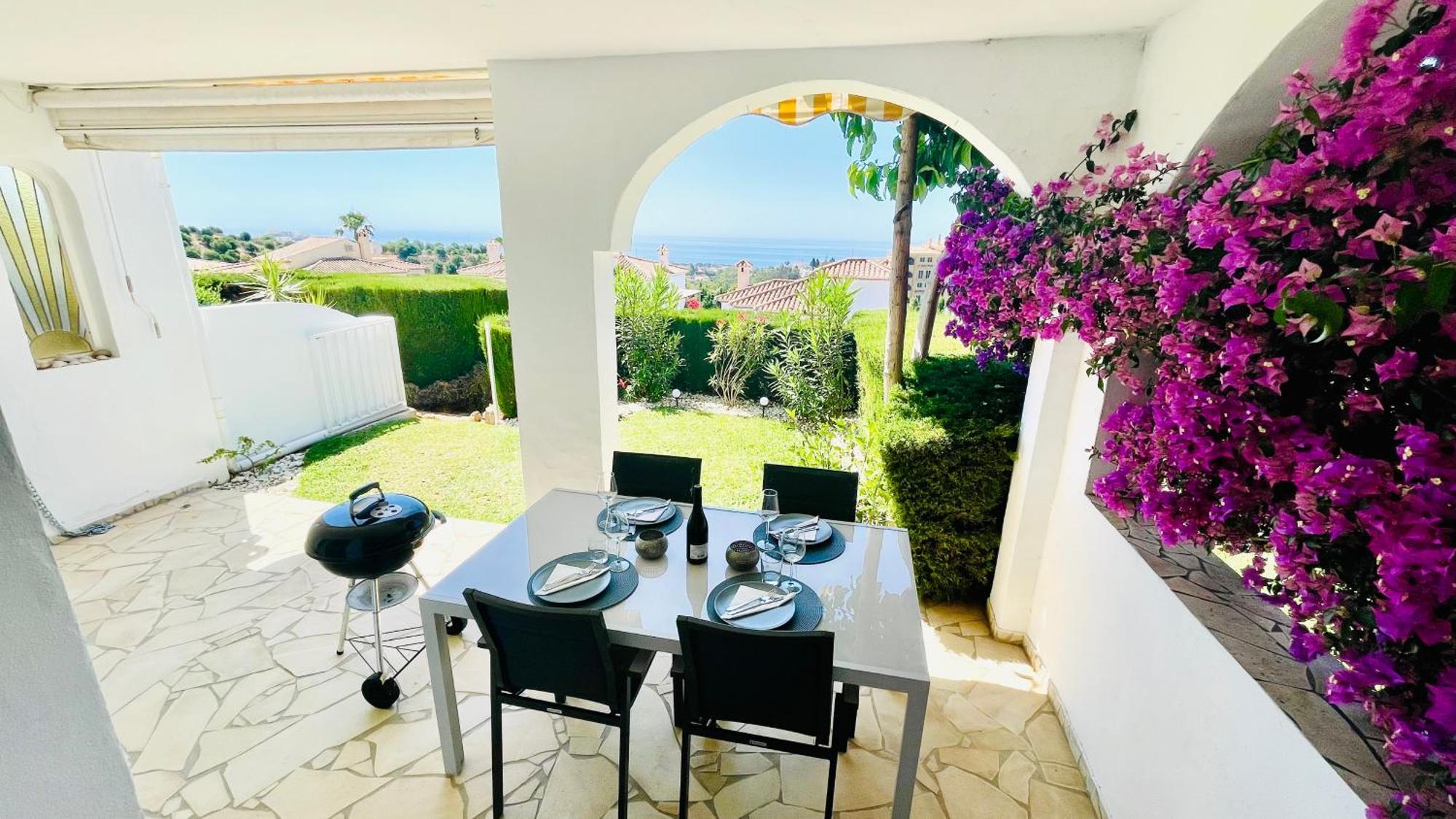 Modern Garden Apartment With A Fantastic Sea View And A Private Garden Sitio de Calahonda Bagian luar foto