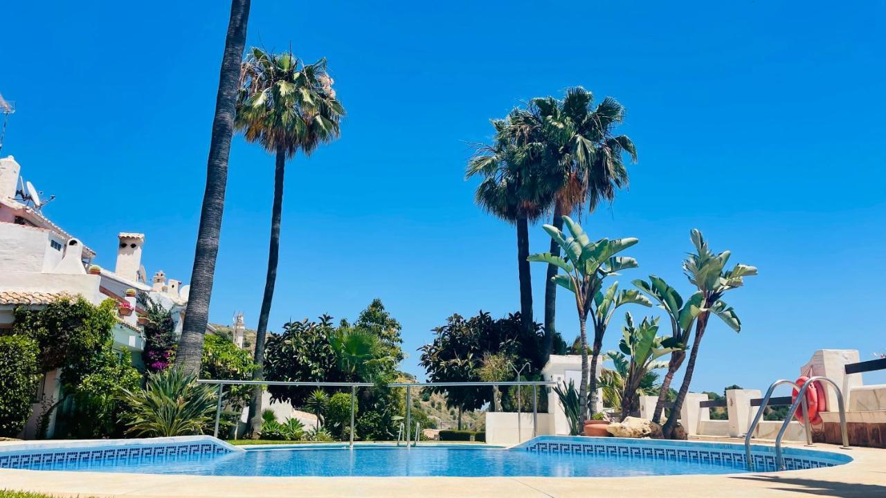 Modern Garden Apartment With A Fantastic Sea View And A Private Garden Sitio de Calahonda Bagian luar foto