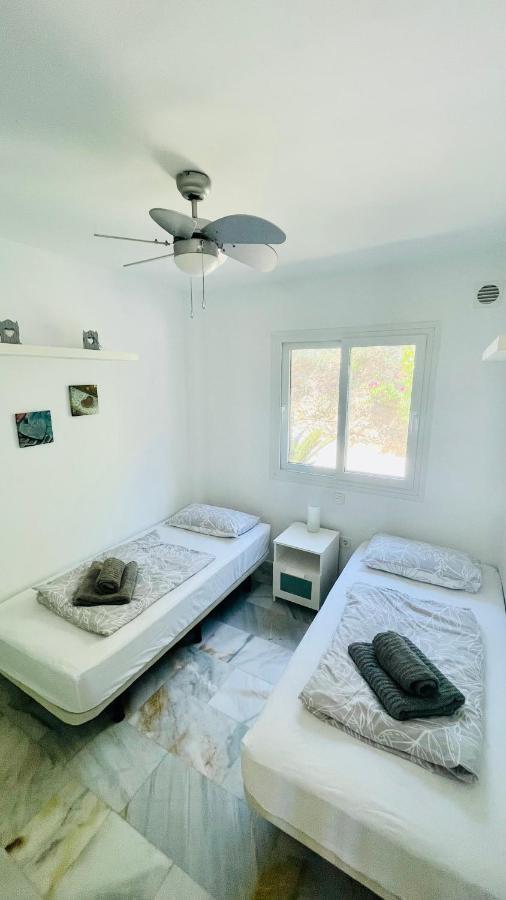 Modern Garden Apartment With A Fantastic Sea View And A Private Garden Sitio de Calahonda Bagian luar foto