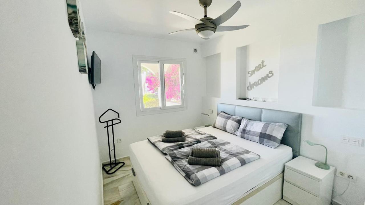 Modern Garden Apartment With A Fantastic Sea View And A Private Garden Sitio de Calahonda Bagian luar foto