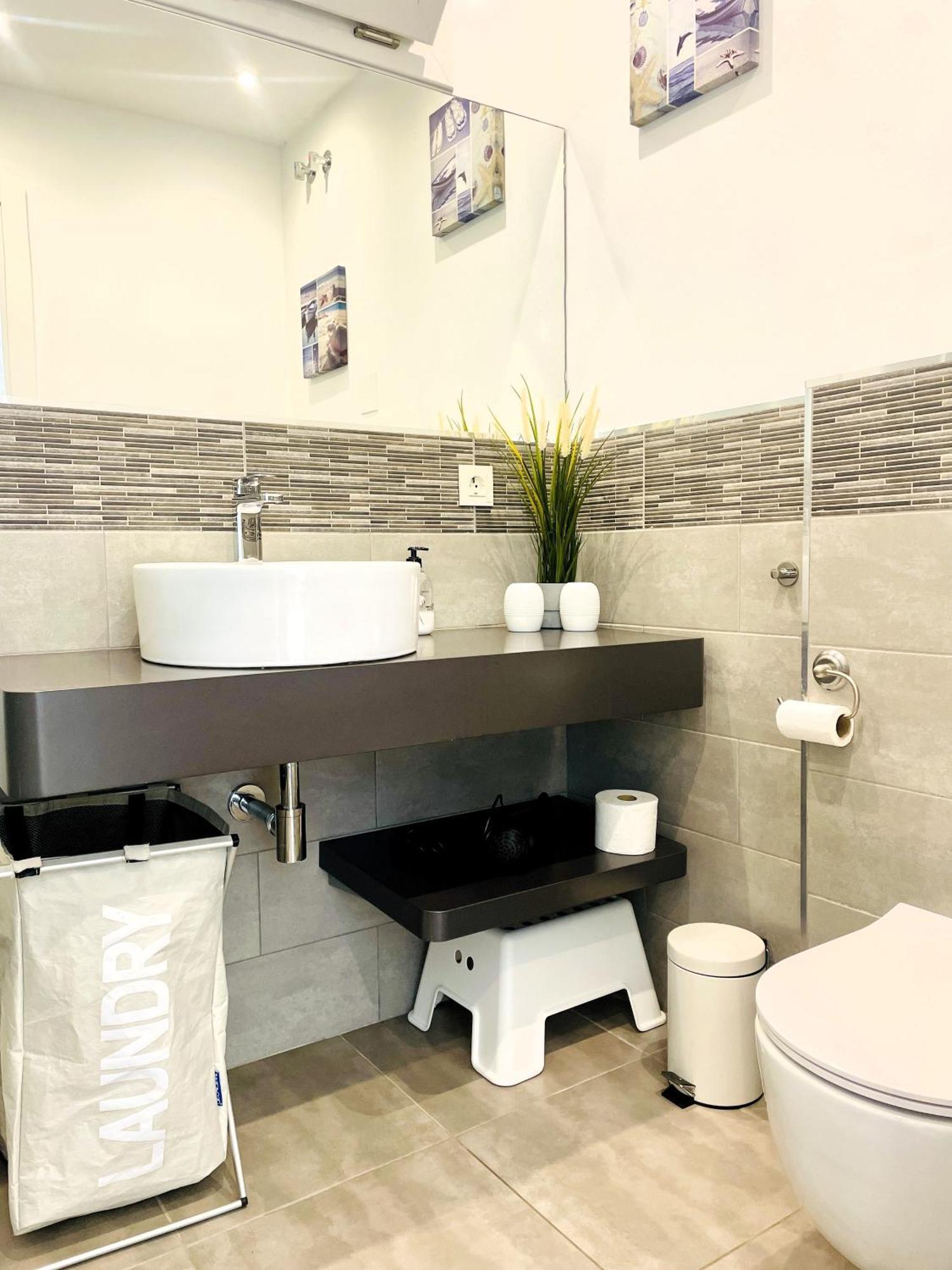 Modern Garden Apartment With A Fantastic Sea View And A Private Garden Sitio de Calahonda Bagian luar foto